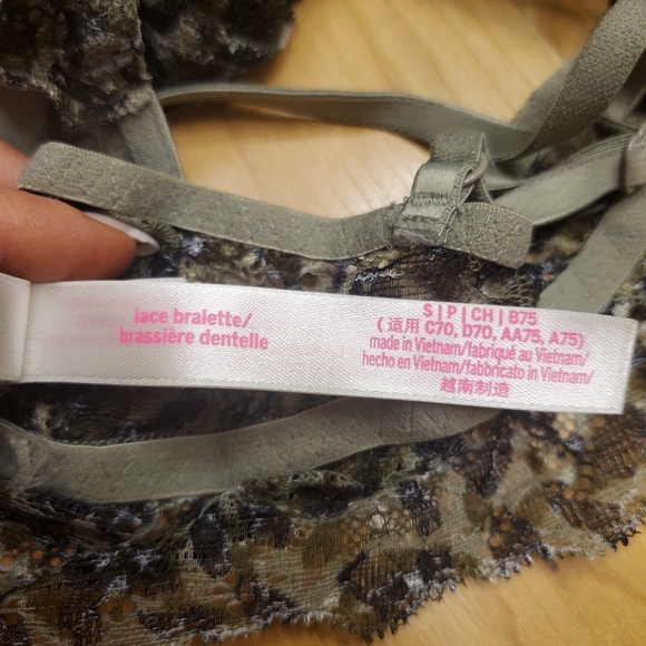 Victoria's Secret Lace Bralette Like New Size Small - Picture 5 of 6